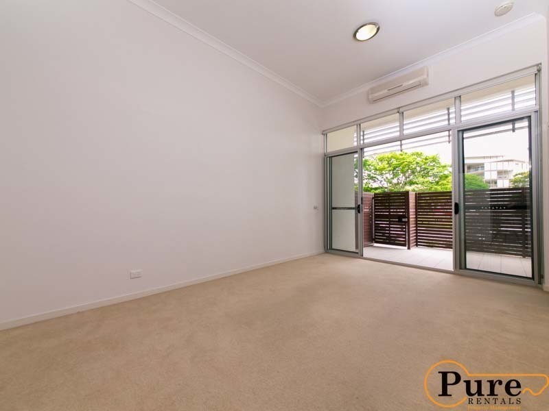 2/8 Belgrave Road, Indooroopilly QLD 4068