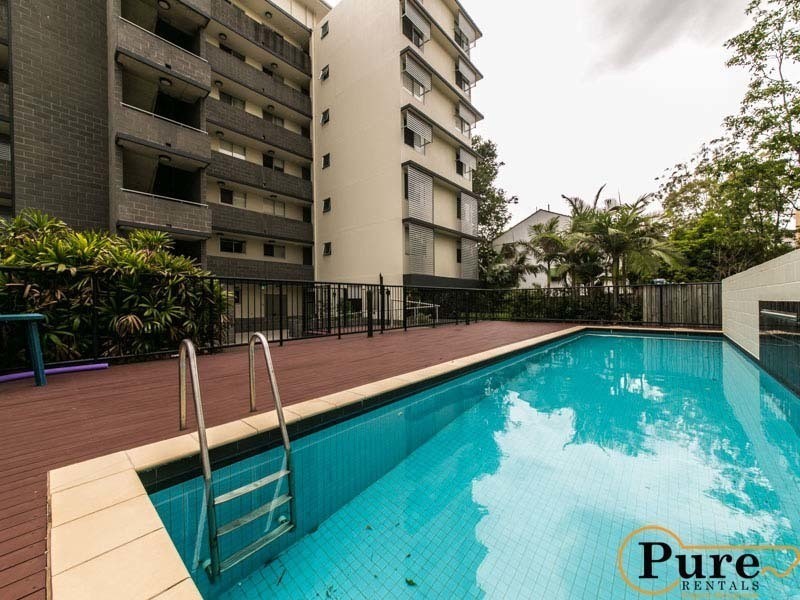 2/8 Belgrave Road, Indooroopilly QLD 4068