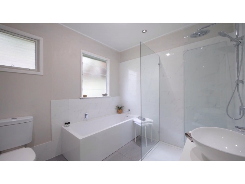 18 Rosewood Street, Bardon QLD 4065
