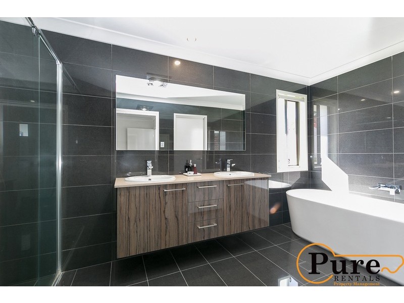 5 Paxton Street, Holland Park QLD 4121