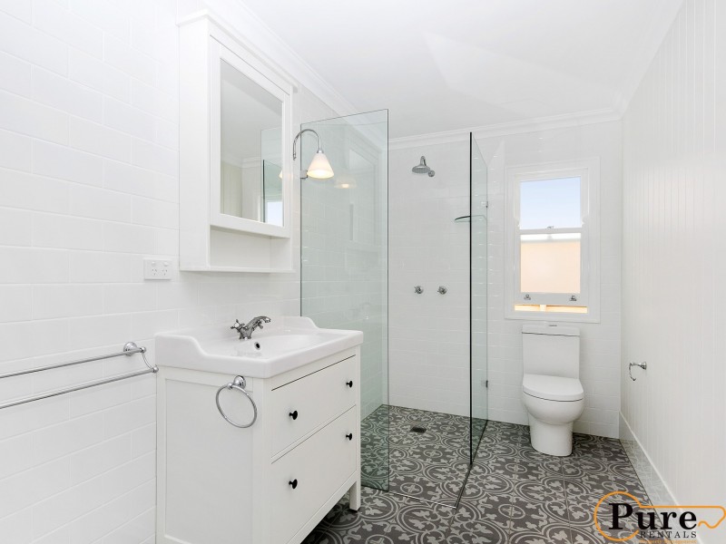 192 Butterfield Street (Upstairs), Herston QLD 4006