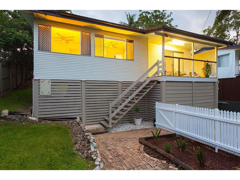 25 David Road, Holland Park QLD 4121