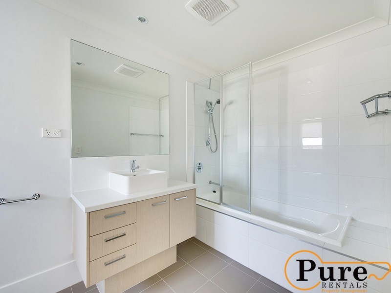 21 Tall Woods Court, Brookwater QLD 4300