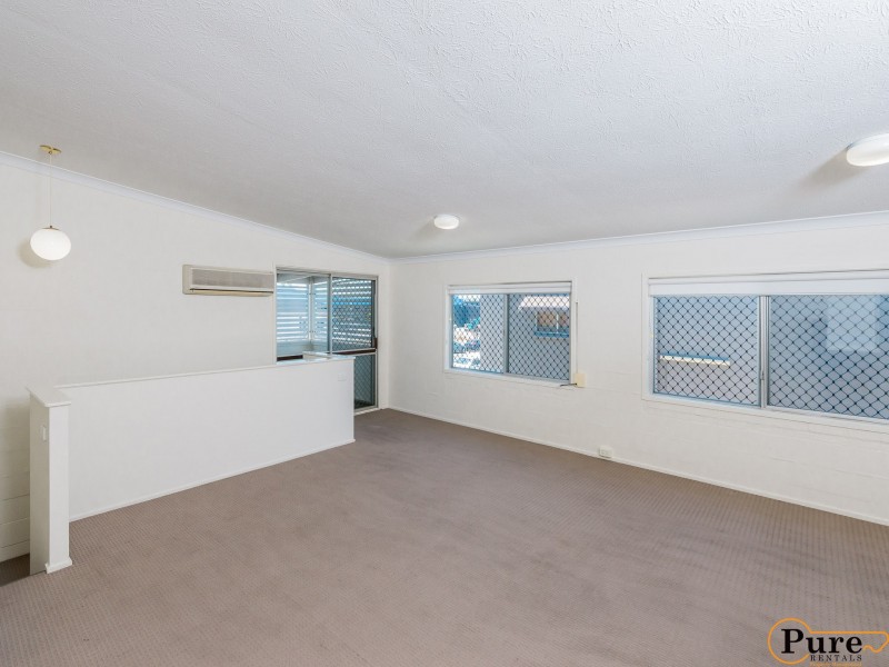 18 Barnett Place, Molendinar QLD 4214