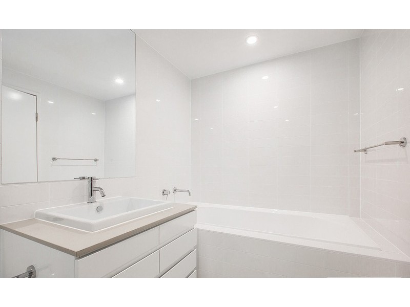 4135/37C Harbour Road, Hamilton QLD 4007