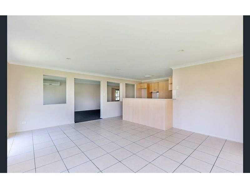 21 Charlton Place, Regents Park QLD 4118