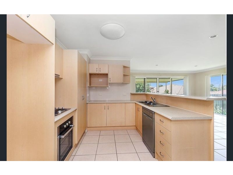 21 Charlton Place, Regents Park QLD 4118