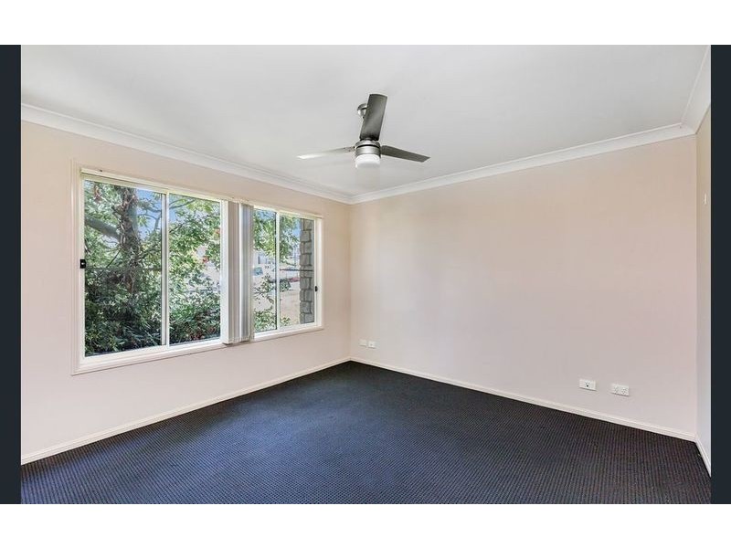 21 Charlton Place, Regents Park QLD 4118