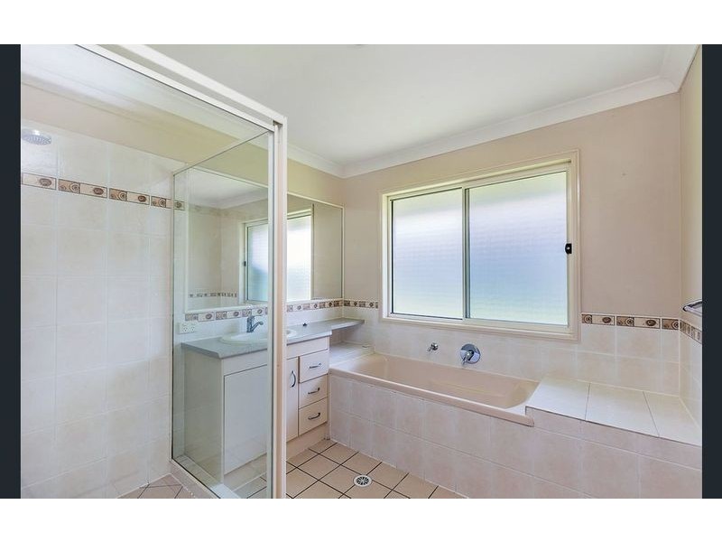 21 Charlton Place, Regents Park QLD 4118