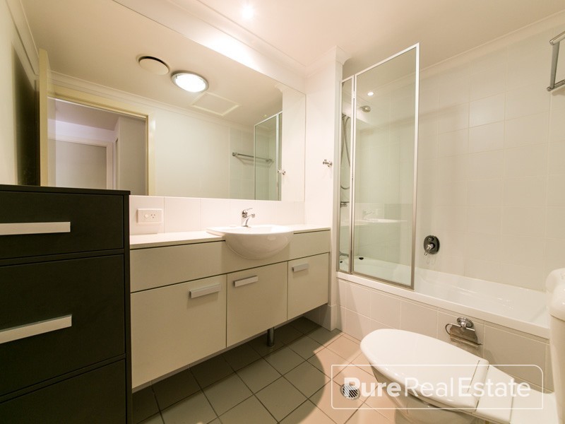 2/8 Belgrave Road, Indooroopilly QLD 4068