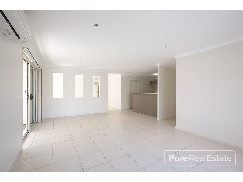 10 Kempsey Close, Fitzgibbon QLD 4018