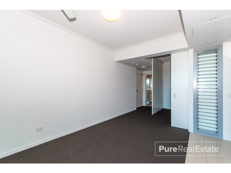 10702/8 Harbour Road, Hamilton QLD 4007