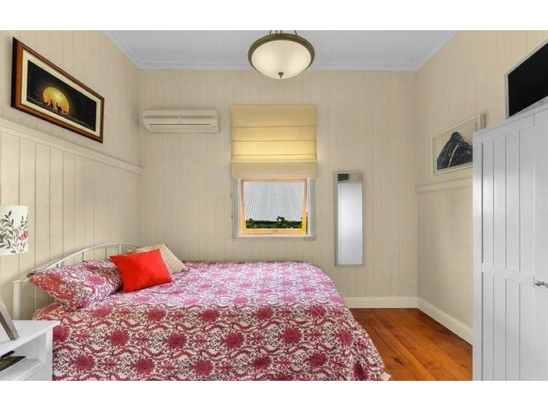 16 Kinnaird Street, Ashgrove QLD 4060