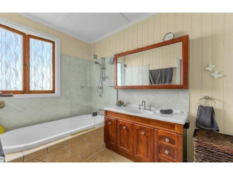 16 Kinnaird Street, Ashgrove QLD 4060