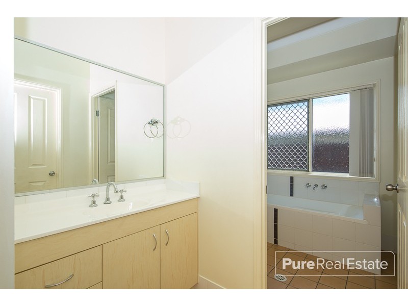 18 Kangaroo Street, North Lakes QLD 4509