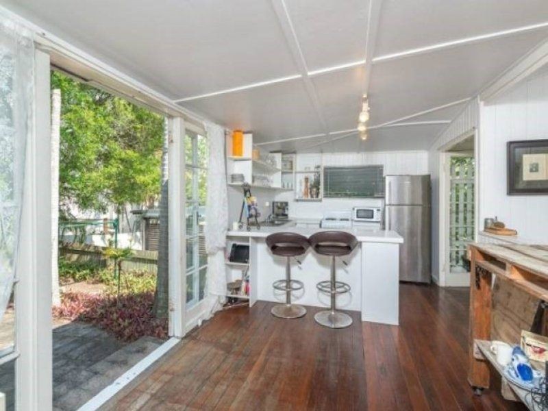 20 Sackville Street, Milton QLD 4064