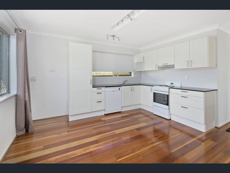 18 Kenmar Street, Wynnum West QLD 4178