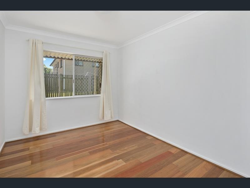 18 Kenmar Street, Wynnum West QLD 4178