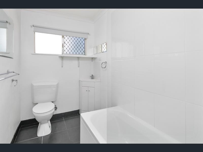 18 Kenmar Street, Wynnum West QLD 4178