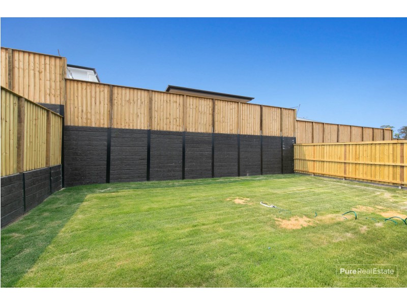12 Forbes Crescent, Upper Kedron QLD 4055