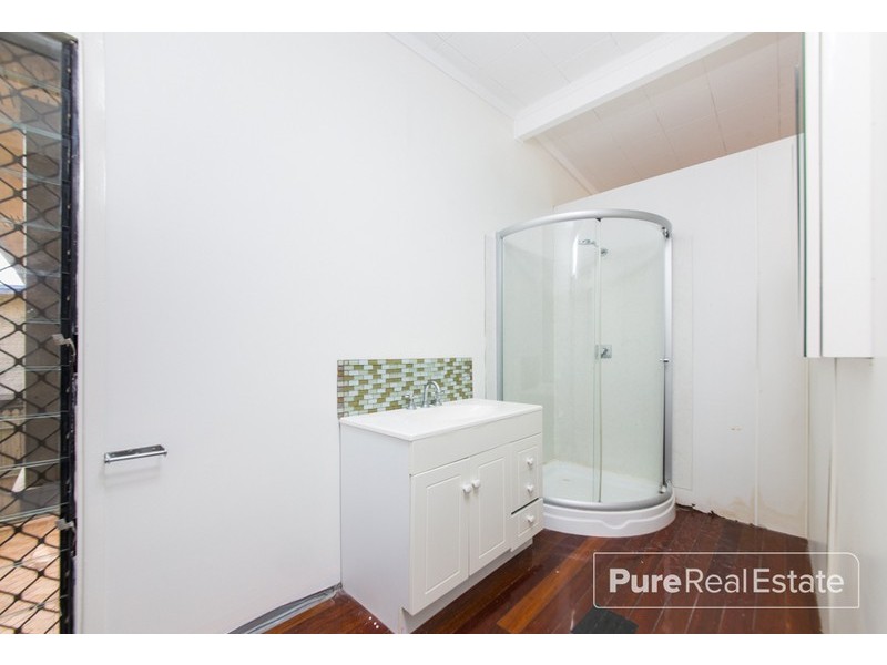 2 Redbourne Street, Chermside West QLD 4032