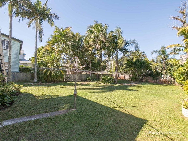 9 Framont Avenue, Holland Park QLD 4121