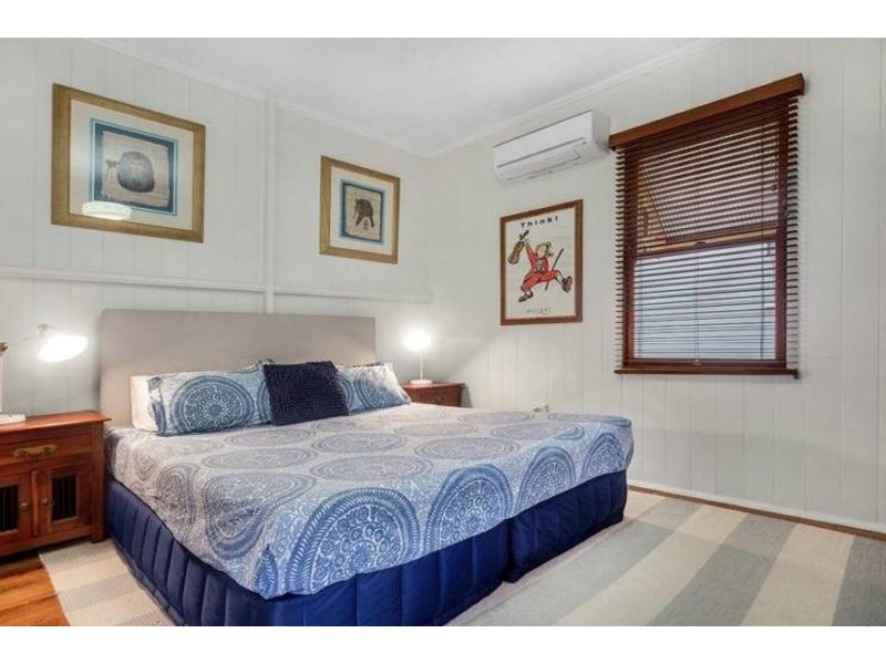 49 Wooloowin Avenue, Wooloowin QLD 4030