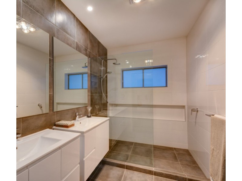 74 Stoneleigh Street, Albion QLD 4010