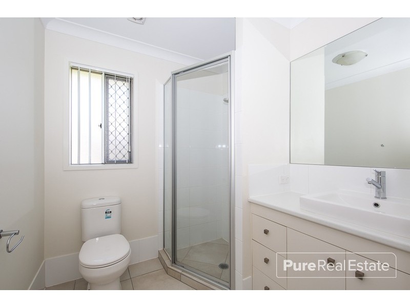 36 Knightsbridge Drive, Chuwar QLD 4306