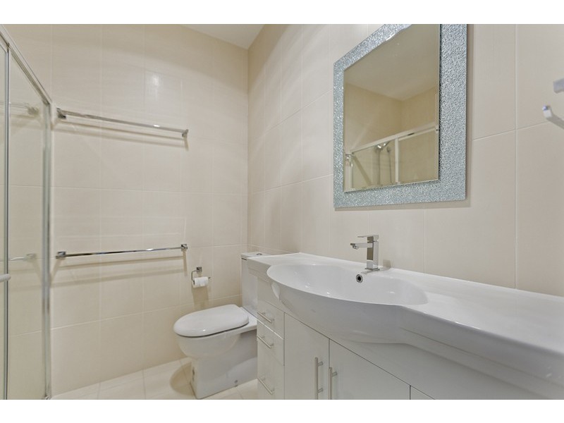 2/18 Ward Street, Indooroopilly QLD 4068