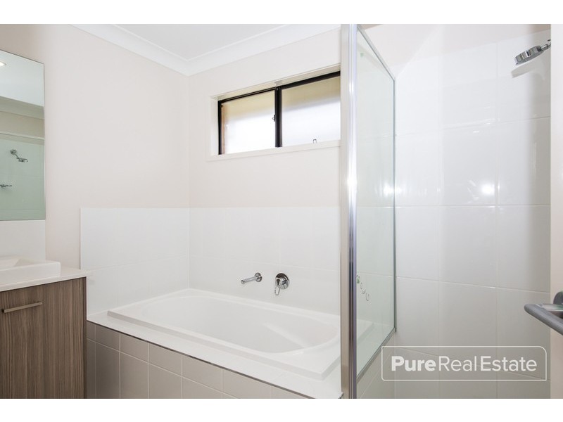 7 Mac Street, Bridgeman Downs QLD 4035