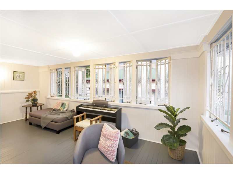 156 Watson Street, Camp Hill QLD 4152