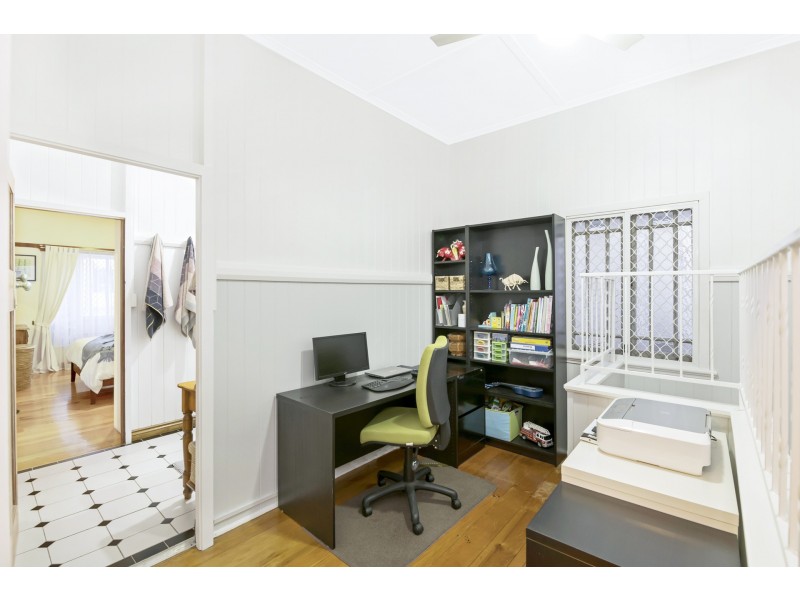 156 Watson Street, Camp Hill QLD 4152