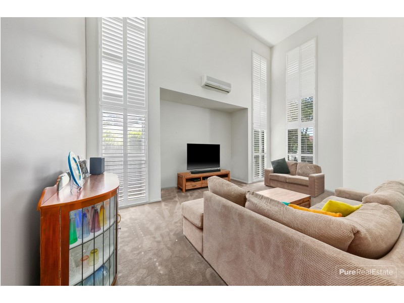 20 Barnstos Place, Carindale QLD 4152