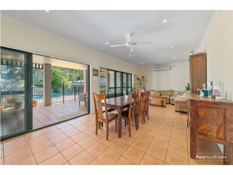 20 Barnstos Place, Carindale QLD 4152
