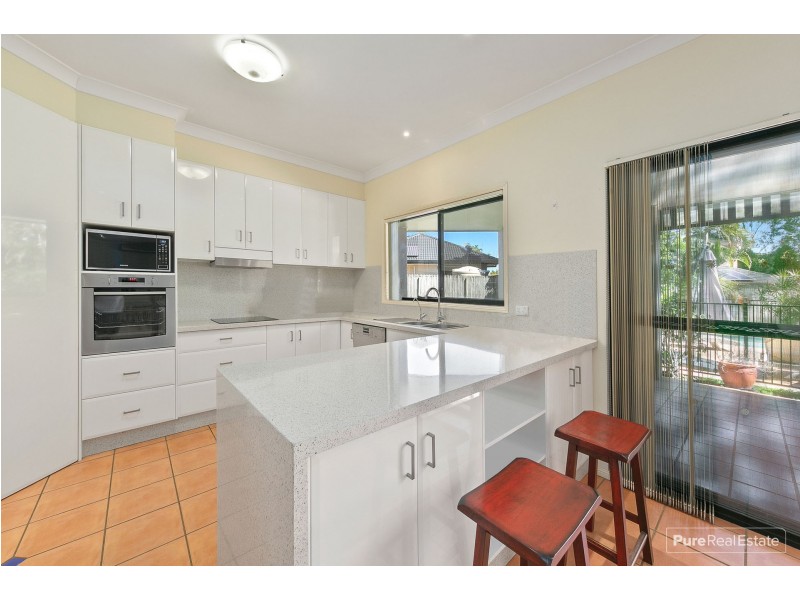20 Barnstos Place, Carindale QLD 4152