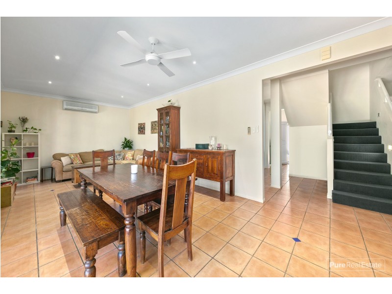20 Barnstos Place, Carindale QLD 4152