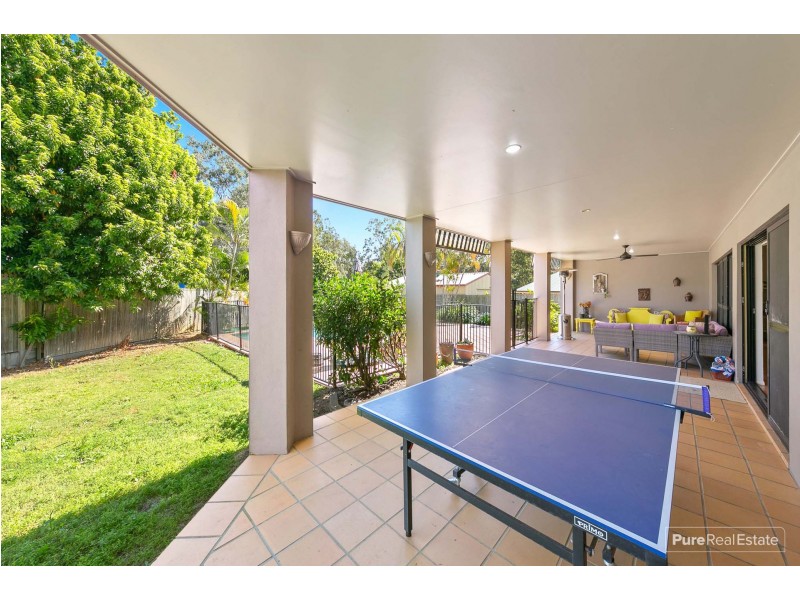 20 Barnstos Place, Carindale QLD 4152