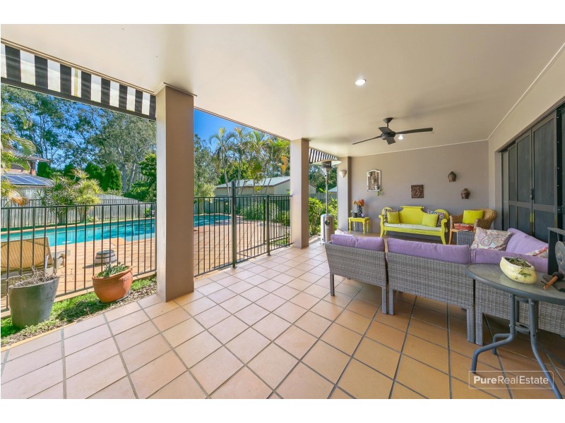 20 Barnstos Place, Carindale QLD 4152