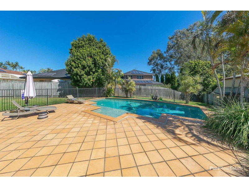 20 Barnstos Place, Carindale QLD 4152
