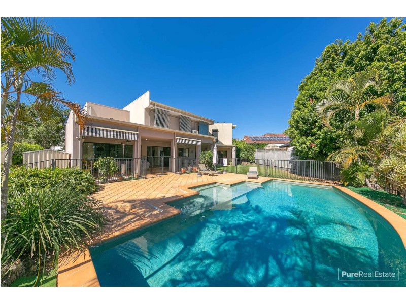 20 Barnstos Place, Carindale QLD 4152