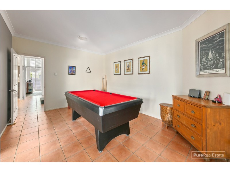 20 Barnstos Place, Carindale QLD 4152