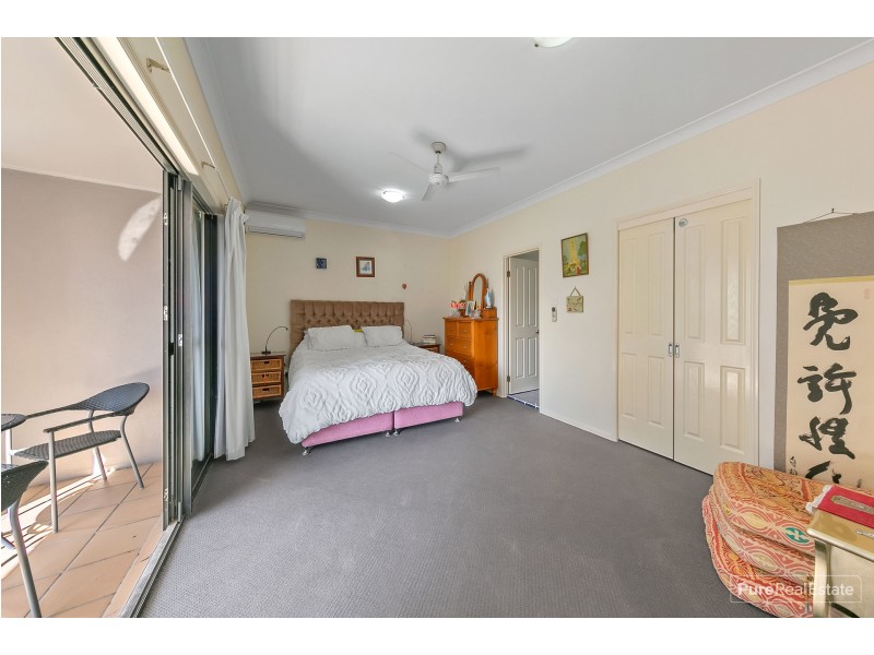20 Barnstos Place, Carindale QLD 4152