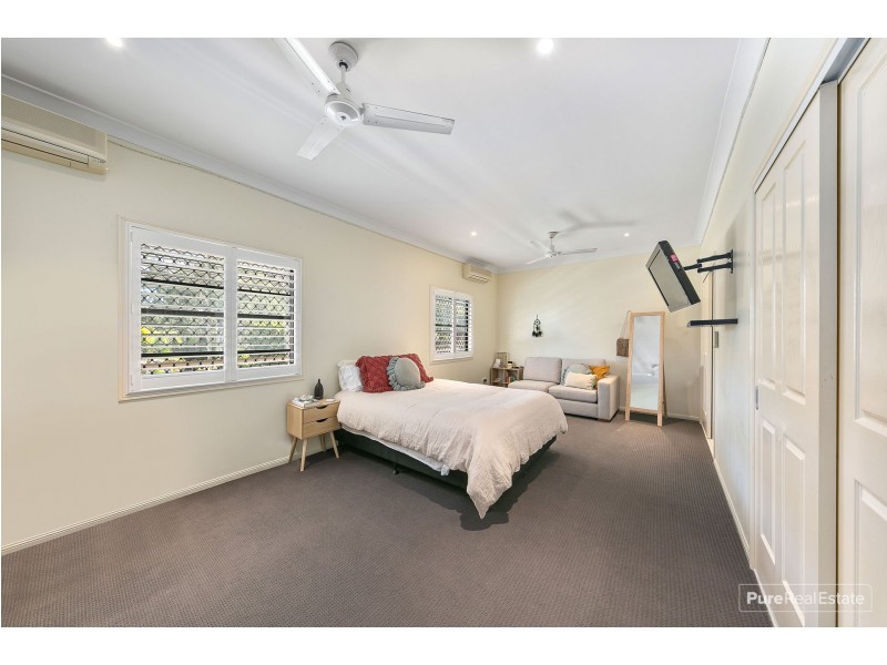 20 Barnstos Place, Carindale QLD 4152
