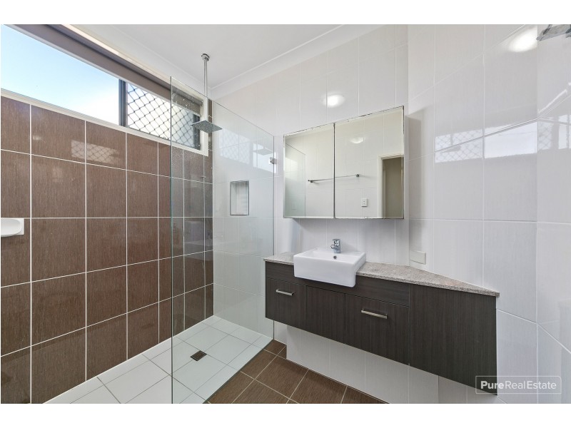 20 Barnstos Place, Carindale QLD 4152