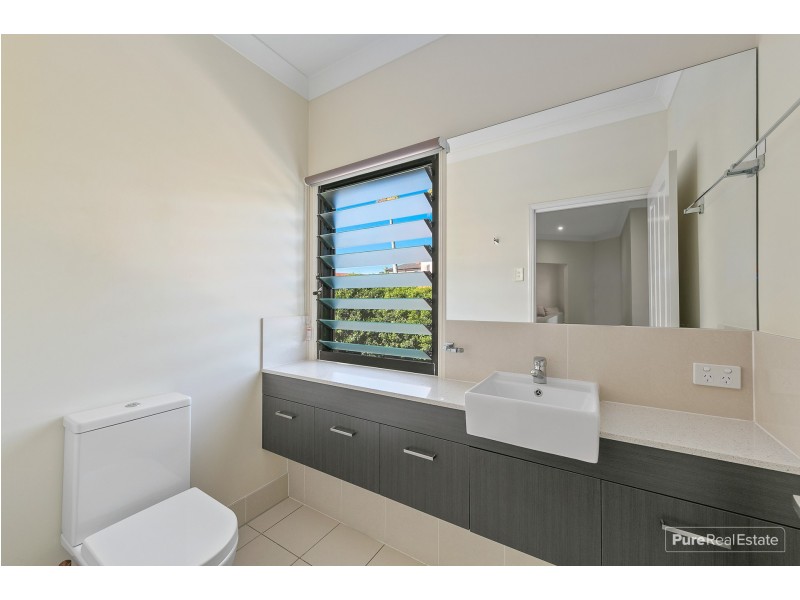 20 Barnstos Place, Carindale QLD 4152