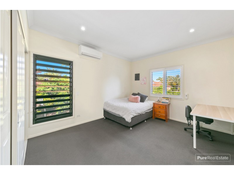 20 Barnstos Place, Carindale QLD 4152