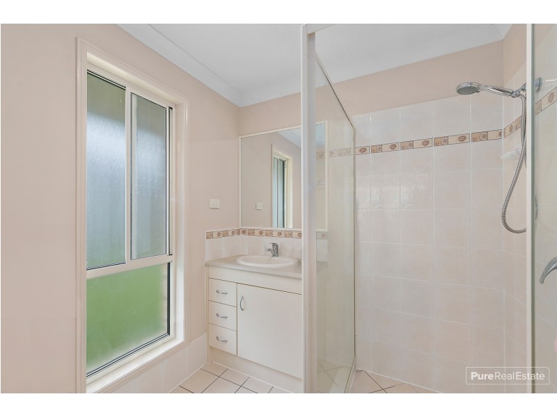 21 Charlton Place, Regents Park QLD 4118