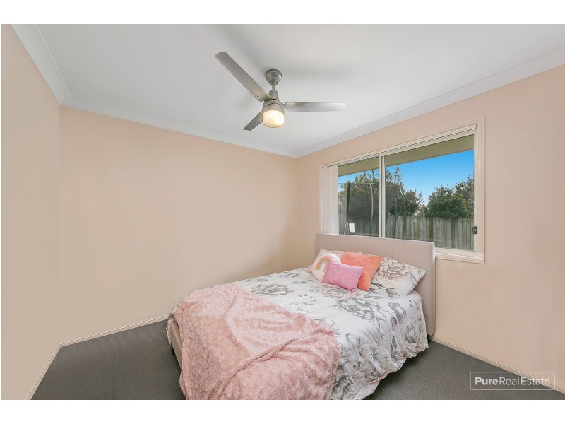 21 Charlton Place, Regents Park QLD 4118