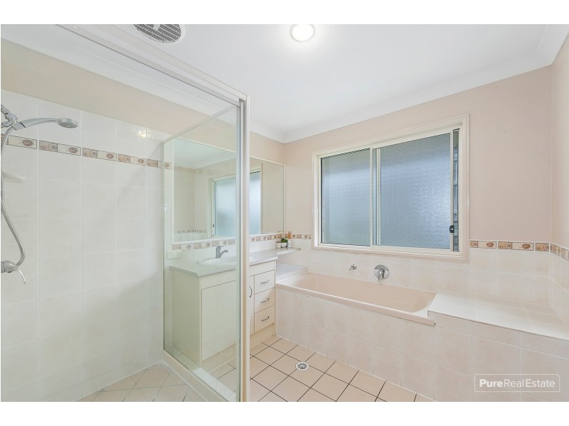 21 Charlton Place, Regents Park QLD 4118